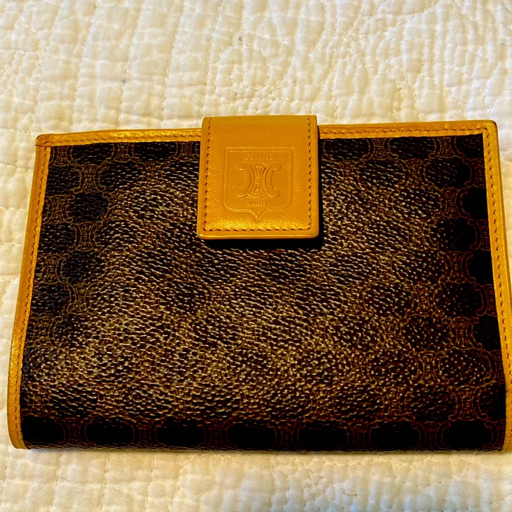 Beautiful Celine wallet in EUC